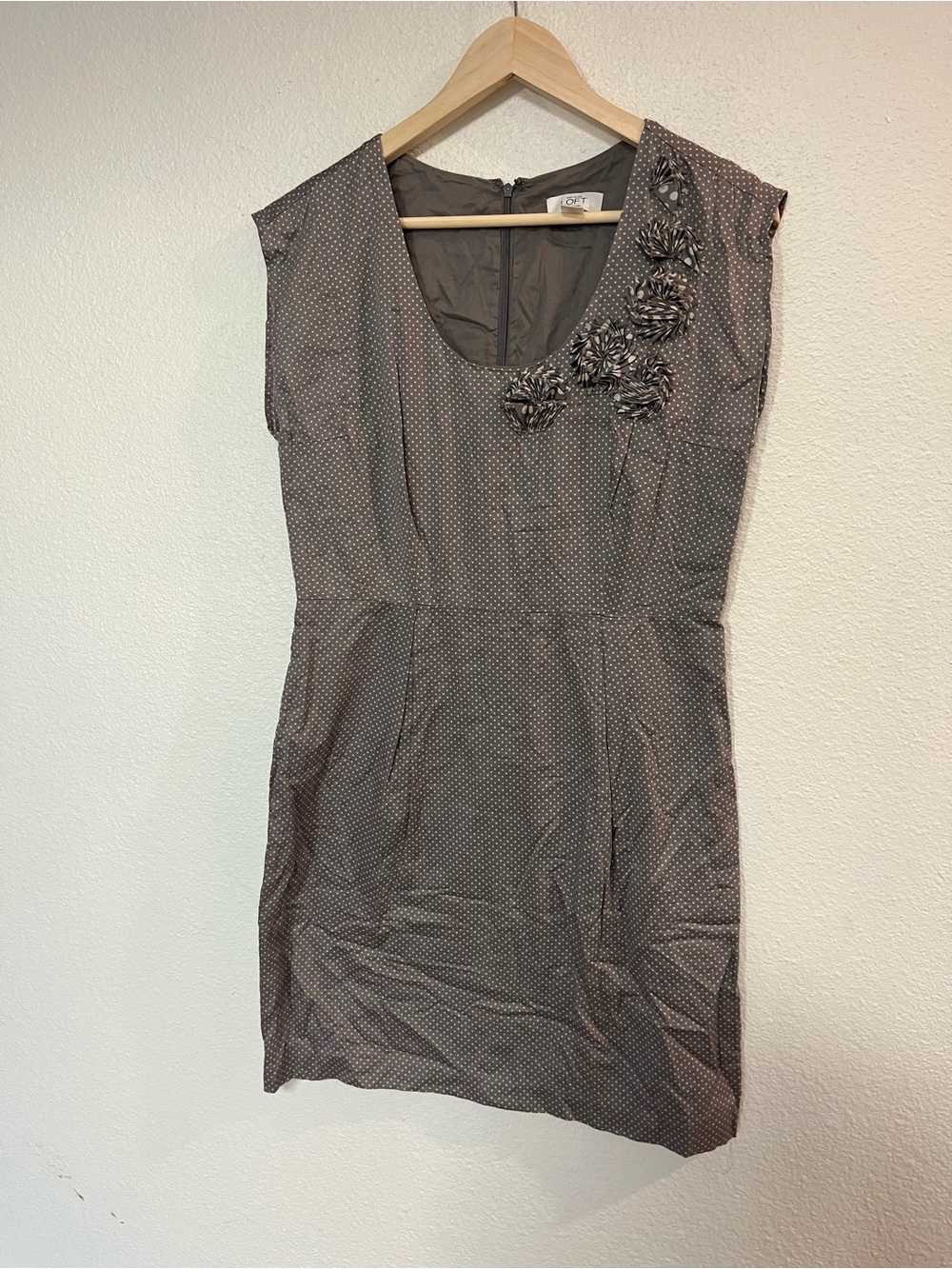 LOFT grey Polka Dot Sleeveless Sheath Dress with Floral Applique